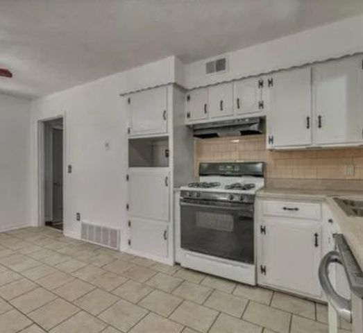 809 Englewood Road, Del City, OK 73115