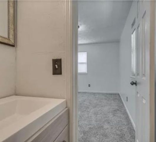 809 Englewood Road, Del City, OK 73115