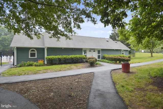 4 MILLARD CT, Sterling, VA 20165