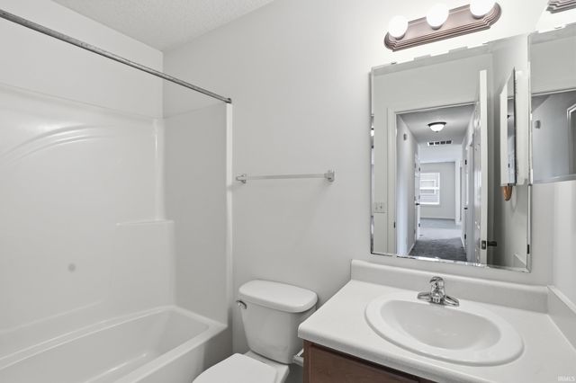 11117 La Fortuna Way, Roanoke, IN 46783