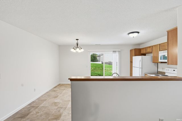 11117 La Fortuna Way, Roanoke, IN 46783