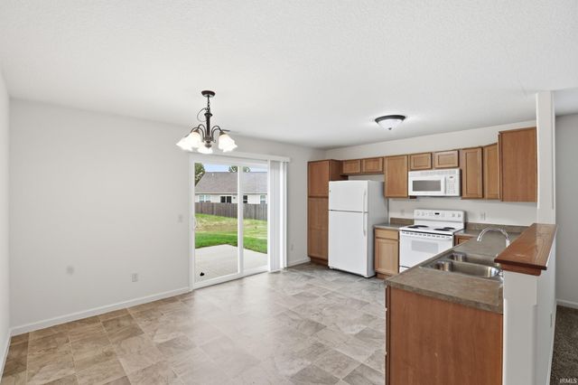 11117 La Fortuna Way, Roanoke, IN 46783