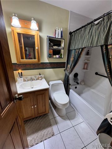 237 Brookside Drive, West Seneca, NY 14220