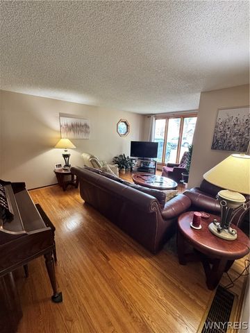 237 Brookside Drive, West Seneca, NY 14220