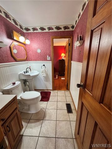 237 Brookside Drive, West Seneca, NY 14220