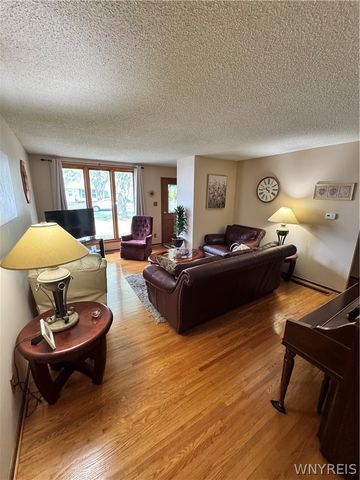 237 Brookside Drive, West Seneca, NY 14220
