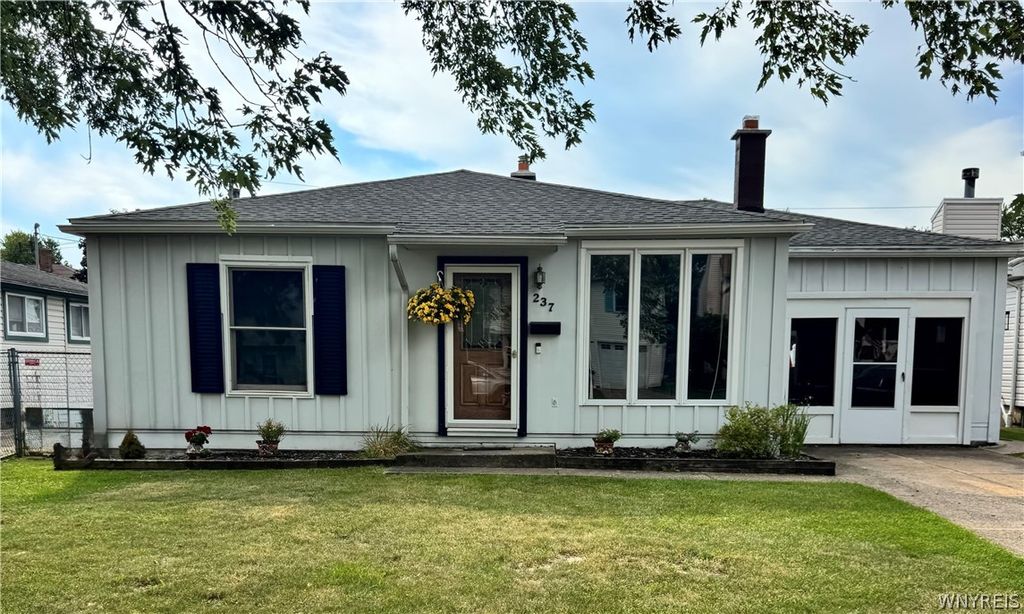 237 Brookside Drive, West Seneca, NY 14220
