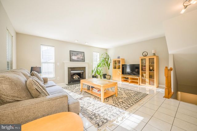 4929 FRISHMAN CT, Woodbridge, VA 22193