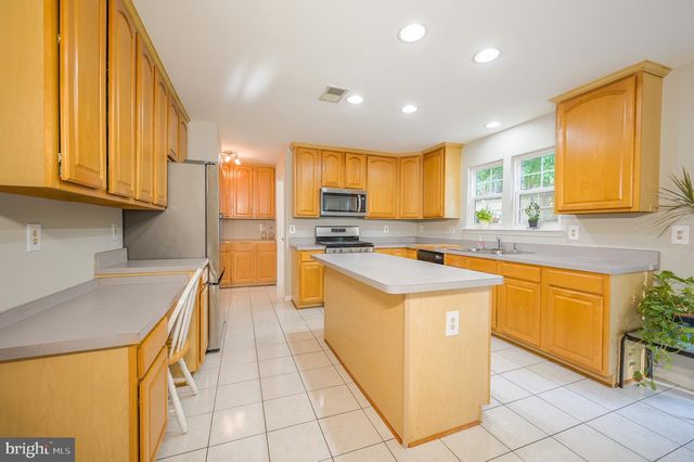 4929 FRISHMAN CT, Woodbridge, VA 22193