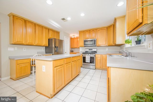 4929 FRISHMAN CT, Woodbridge, VA 22193
