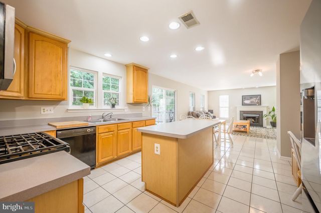 4929 FRISHMAN CT, Woodbridge, VA 22193