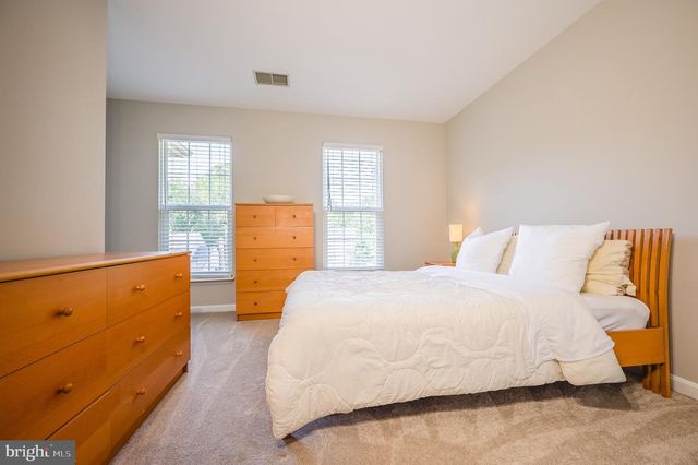 4929 FRISHMAN CT, Woodbridge, VA 22193