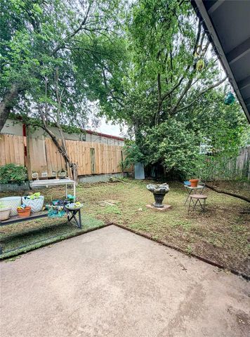 911 Kirschner PL A, Austin, TX 78758