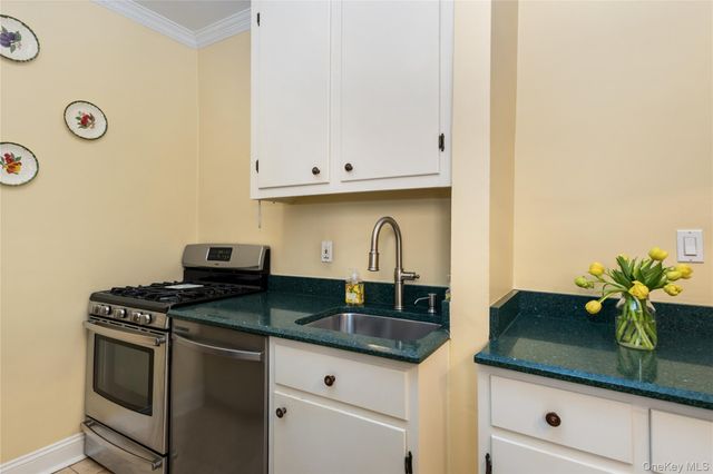 35 Parkview Avenue 1D, Bronxville, NY 10708