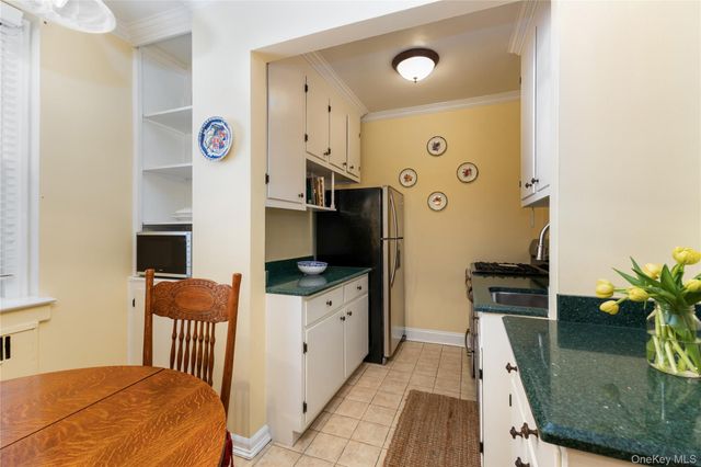 35 Parkview Avenue 1D, Bronxville, NY 10708