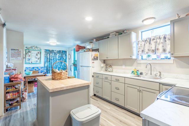 1012 State Street, Redding, CA 96001