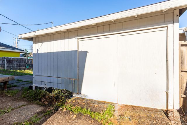 1012 State Street, Redding, CA 96001