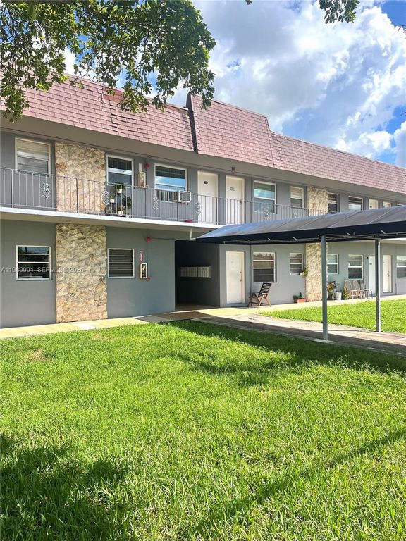 9375 SW 40th Ter 106, Miami, FL 33165