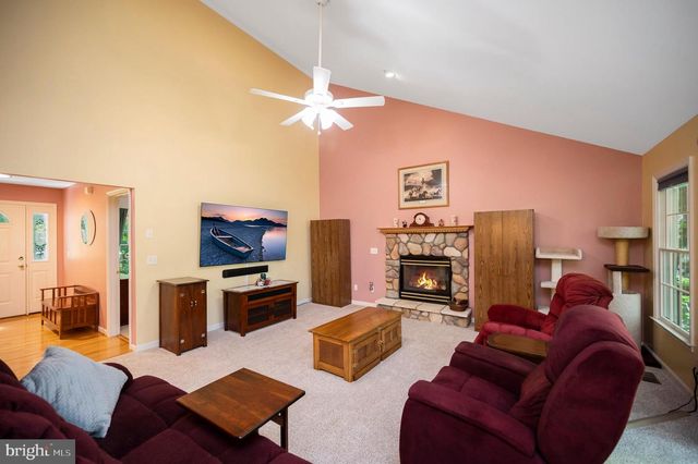 300 EDGEHILL DR, Locust Grove, VA 22508