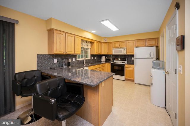 300 EDGEHILL DR, Locust Grove, VA 22508