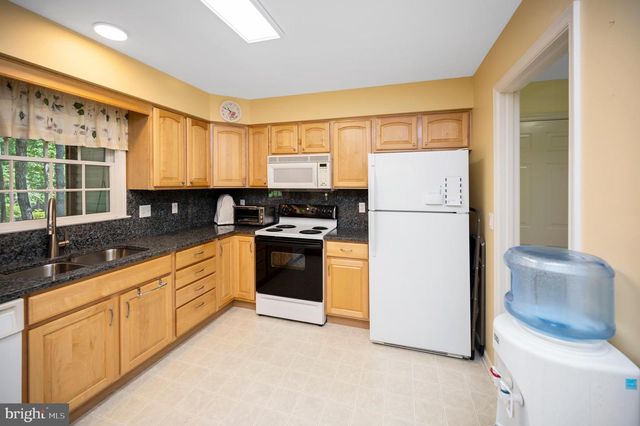 300 EDGEHILL DR, Locust Grove, VA 22508