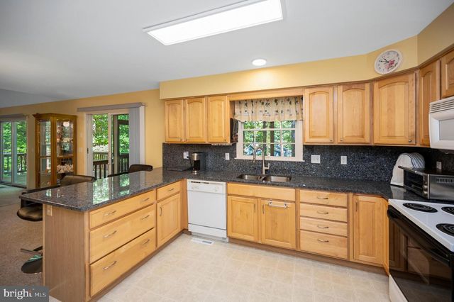 300 EDGEHILL DR, Locust Grove, VA 22508