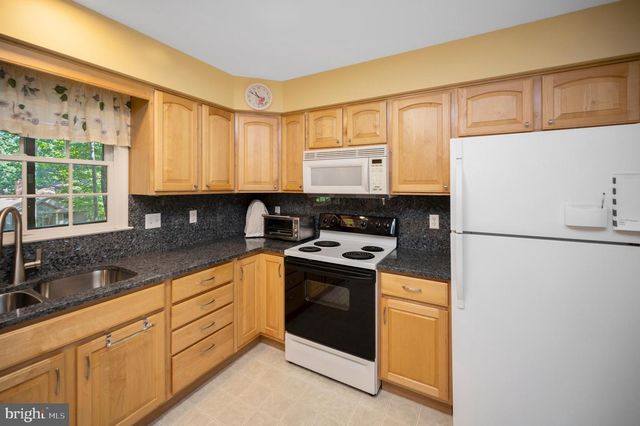 300 EDGEHILL DR, Locust Grove, VA 22508