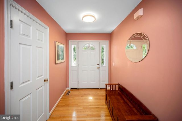 300 EDGEHILL DR, Locust Grove, VA 22508