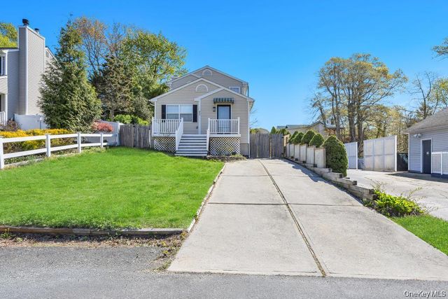 43 Comus Road, Rocky Point, NY 11778