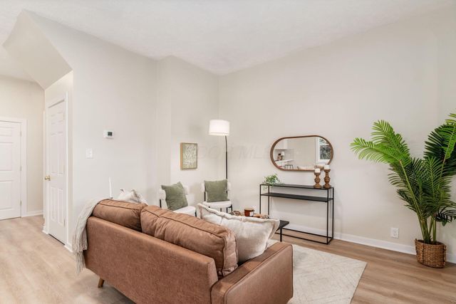 23 E Oak Street, Canal Winchester, OH 43110