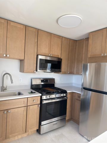 260 Loring Avenue 3B, Edison, NJ 08817