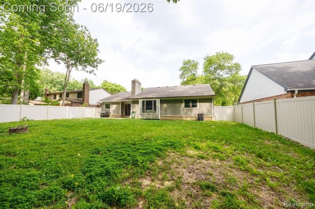 17680 Fox Glen Drive, Riverview, MI 48193
