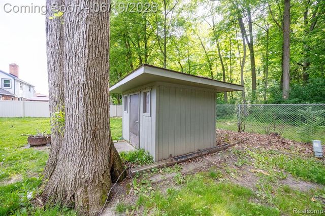 17680 Fox Glen Drive, Riverview, MI 48193