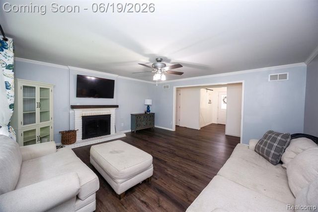 17680 Fox Glen Drive, Riverview, MI 48193