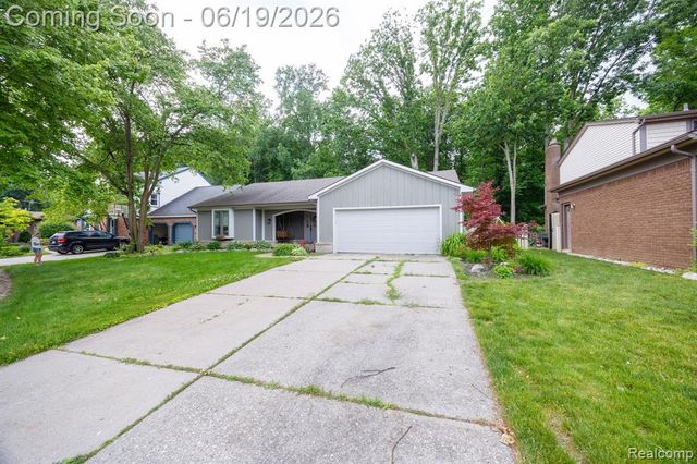 17680 Fox Glen Drive, Riverview, MI 48193