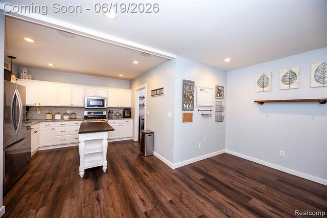 17680 Fox Glen Drive, Riverview, MI 48193