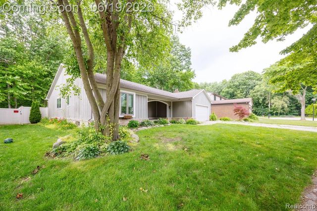 17680 Fox Glen Drive, Riverview, MI 48193