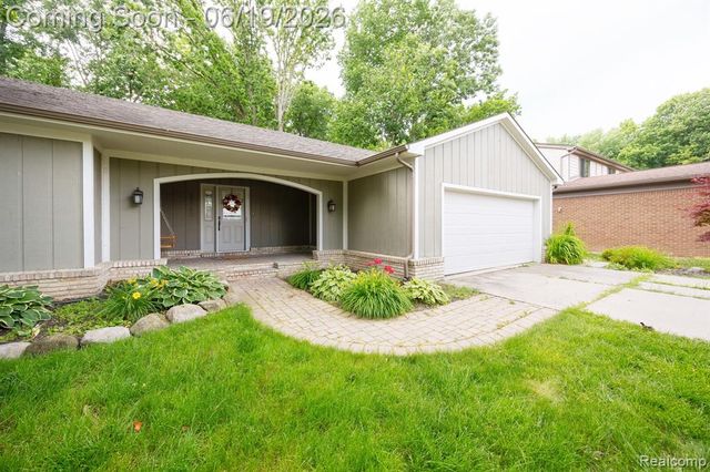 17680 Fox Glen Drive, Riverview, MI 48193