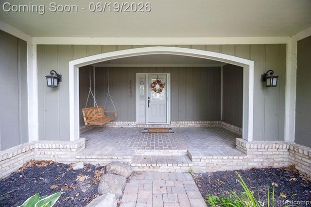 17680 Fox Glen Drive, Riverview, MI 48193