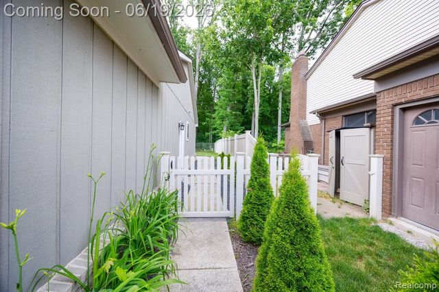 17680 Fox Glen Drive, Riverview, MI 48193