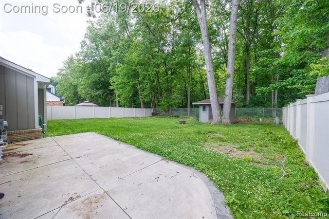 17680 Fox Glen Drive, Riverview, MI 48193