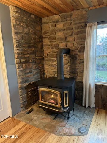 1672 Pressmens Home Road, Rogersville, TN 37857