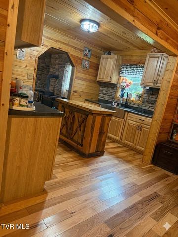 1672 Pressmens Home Road, Rogersville, TN 37857