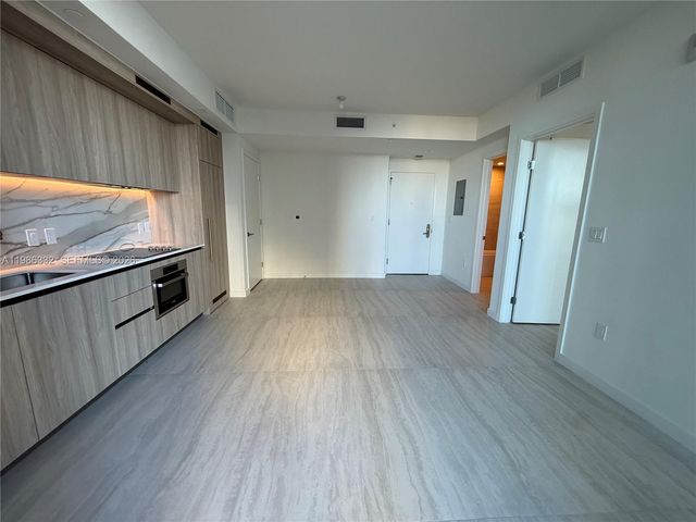 77 SE 5 St 2015, Miami, FL 33131