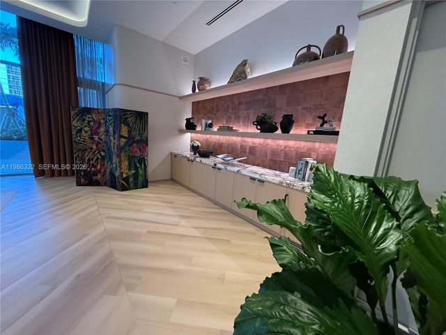 77 SE 5 St 2015, Miami, FL 33131