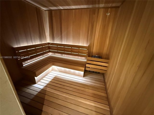 77 SE 5 St 2015, Miami, FL 33131