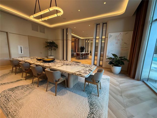 77 SE 5 St 2015, Miami, FL 33131