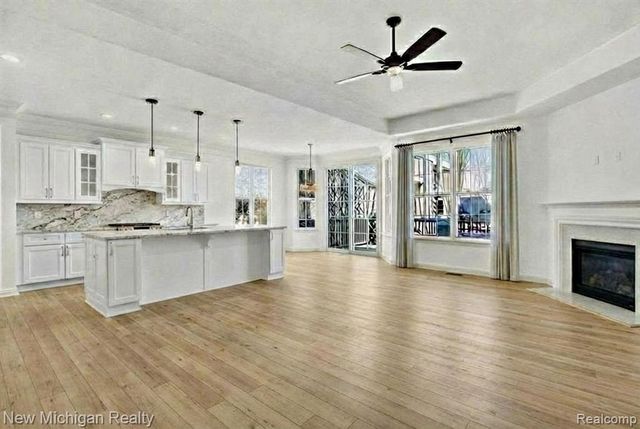 13136 Harbor Landings Drive 85, Fenton, MI 48430