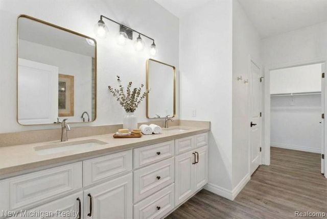 13136 Harbor Landings Drive 85, Fenton, MI 48430