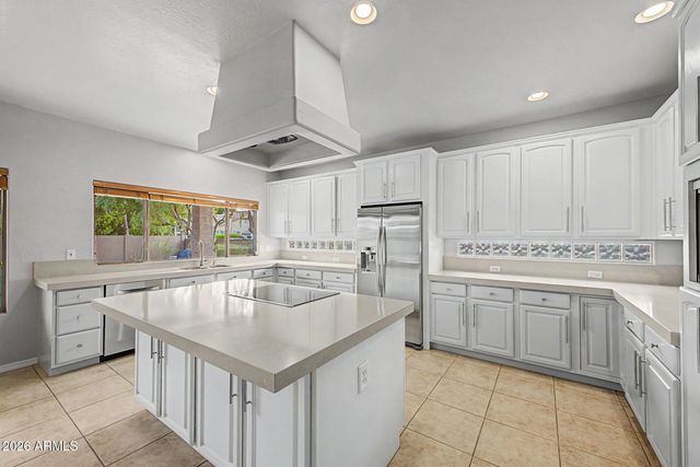 2721 W TULSA Street, Chandler, AZ 85224